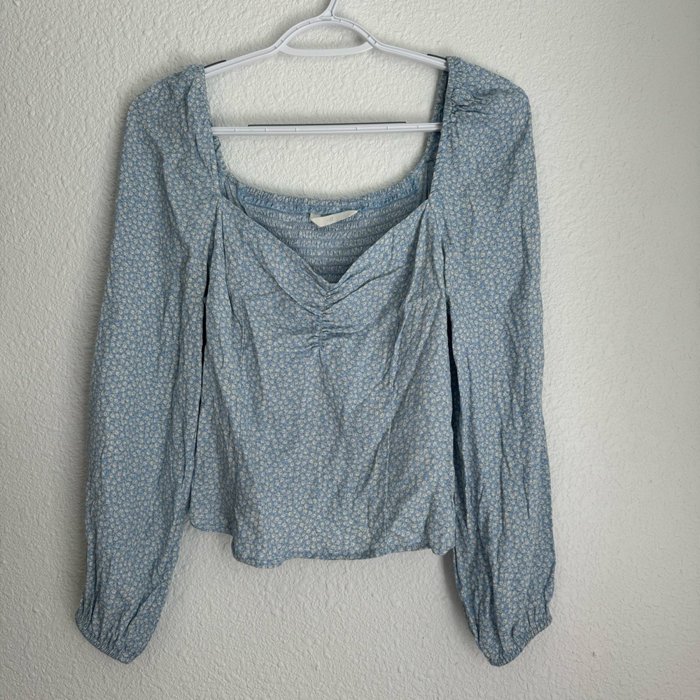 H&M light blue white floral puff long sleeve cropped blouse ruched size M